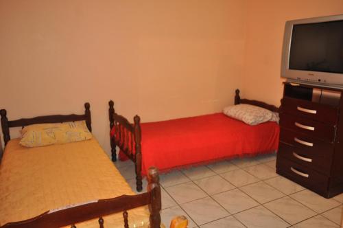 2 twin beds
