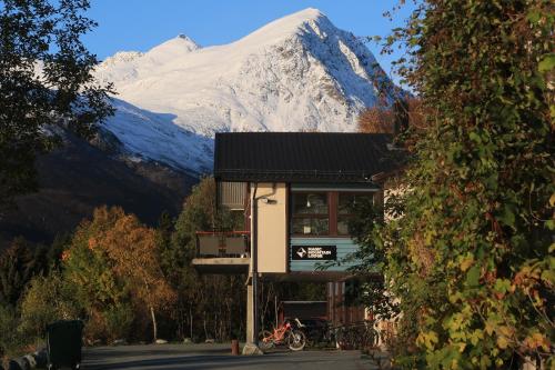 Indgang, Magic Mountain Lodge - Lyngen in Lyngseidet