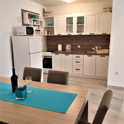 Apartments Depa - garden & BBQ - image 8