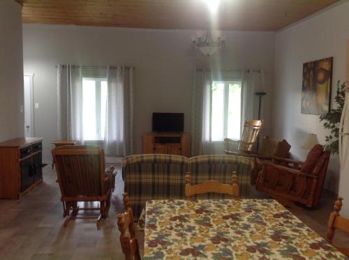 2 bedrooms, 3 beds