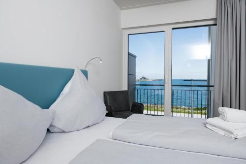 Sea View 09 - image 8