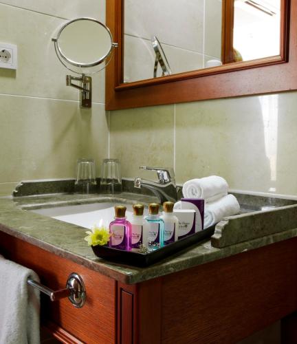 room detail thumbnail 2