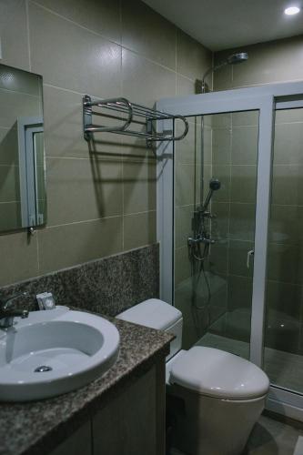 Bathroom, Leope Hotel near Buffet 101