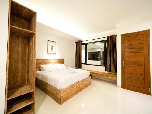 Deluxe Double Room image 10