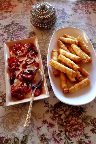  ZÜMRÜT PANSİYON in Side