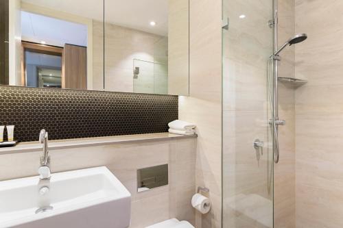 Bathroom, Quality Hotel Rules Club Wagga in Wagga Wagga
