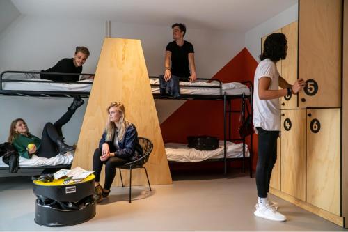 room detail thumbnail 1