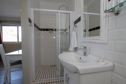 Twin Room image 1
