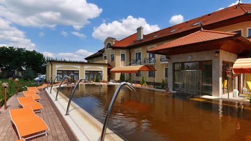 Termál Hotel Pávai Gyógyszálló  in Berekfürdő