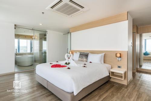 Rattanachol Hotel in Chonburi