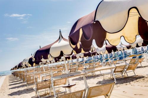 Hotel Blues - image 2