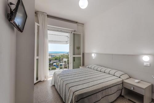 Hotel Blues - image 10
