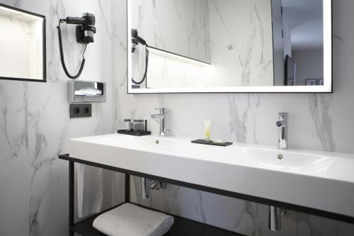 Riu Plaza España - image 12