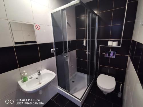 Chuveiro, Sleep&Fly in Matarnia