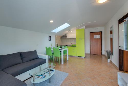 Apartmani Admiral - image 2