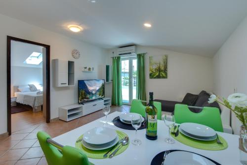 Apartmani Admiral - image 13