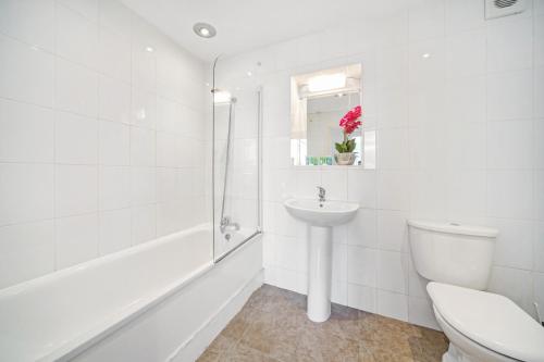 2 Bed Cozy Apartment in Central London Fitzrovia FREE WIFI by City Stay London - image 5