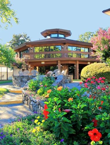 Emerald Isle Resort - image 3