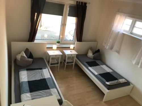 2 twin beds
