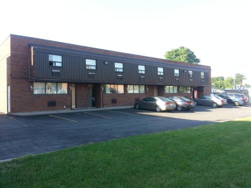 Queensway Motel