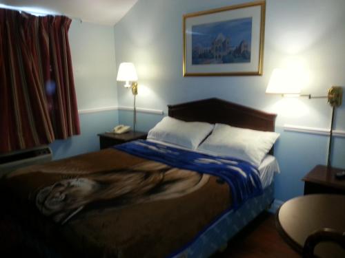 Queensway Motel