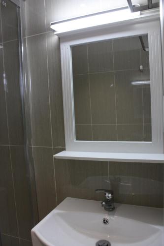 Daisy Hotel - image 14