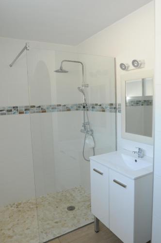 Mini Golf Apartments - image 11
