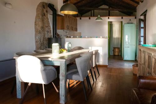 virtuve, PositiveSpace Olive Tree in Lefktro