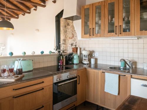 virtuve, PositiveSpace Olive Tree in Lefktro