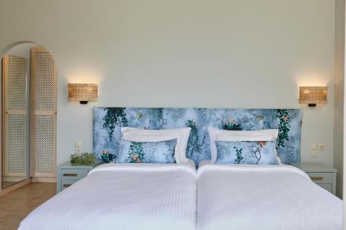 Art Blue Villas - Tap to explore photos