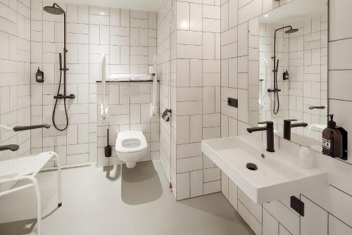 Hotel the Match - image 5