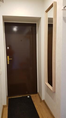 Előcsarnok, Laine in Kauguri