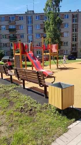 Játszótér, Laine in Kauguri