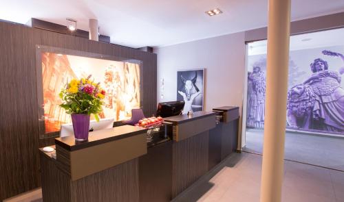 Munich Deluxe Hotel - image 3