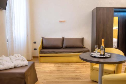 Hotel Santa Prisca - Tap to explore photos
