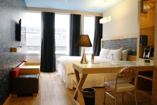 Tryp by Wyndham Times Square South