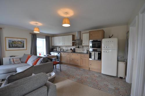 Зручності, No 1 Ramageton at Carnell Estates in Hurlford