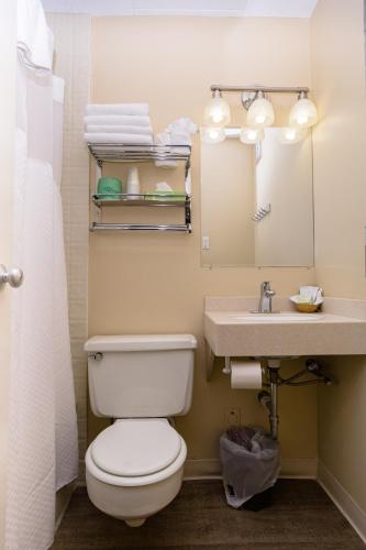Charlroy Motel - image 3