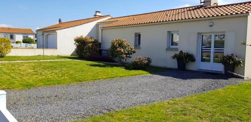 Une maison de plain-pied à l’orée de l’océan gîte à louer La Chaize-Giraud