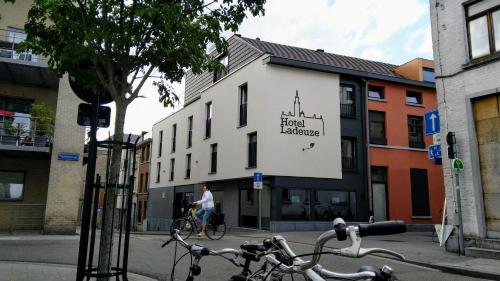 Hotel Ladeuze, Löwen bei Rijmenam