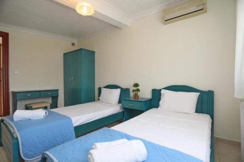 ANTONIOS Skopelos studios apartments - Tap to explore photos