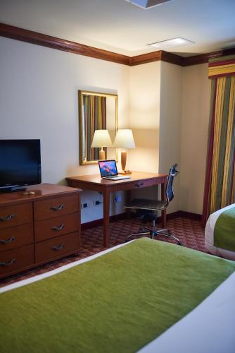 Suites las Palmas, Hotel & Apartments. – San Salvador