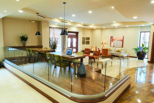 Suites las Palmas, Hotel & Apartments. – San Salvador