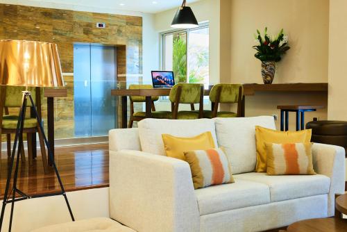 Suites las Palmas, Hotel & Apartments. – San Salvador