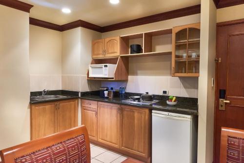 Suites las Palmas, Hotel & Apartments. – San Salvador