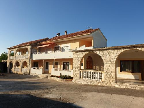  Apartment Neda in Galovac