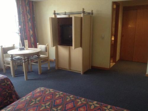 room detail thumbnail 1