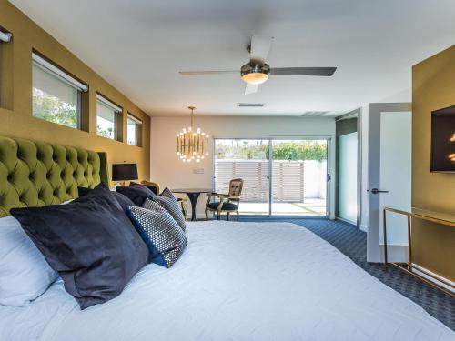 Feel Good Feel Good图片