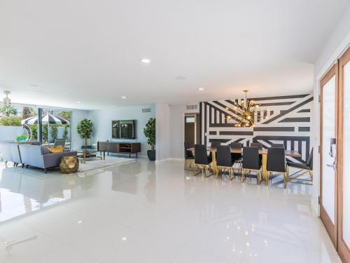 Feel Good Feel Good图片