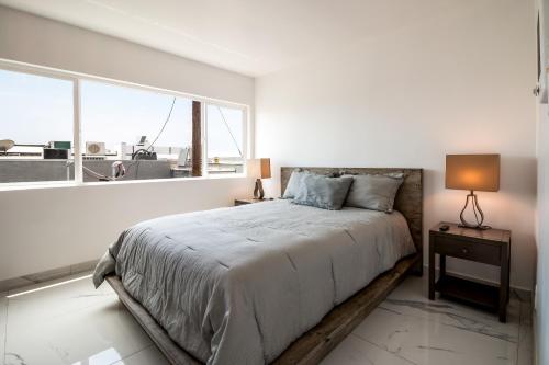 Fantastic Mission Beach condo steps to the Beach thumb 2